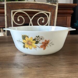 PYREX | Autumn Glory Pattern | 1960s large casserole dish no lid